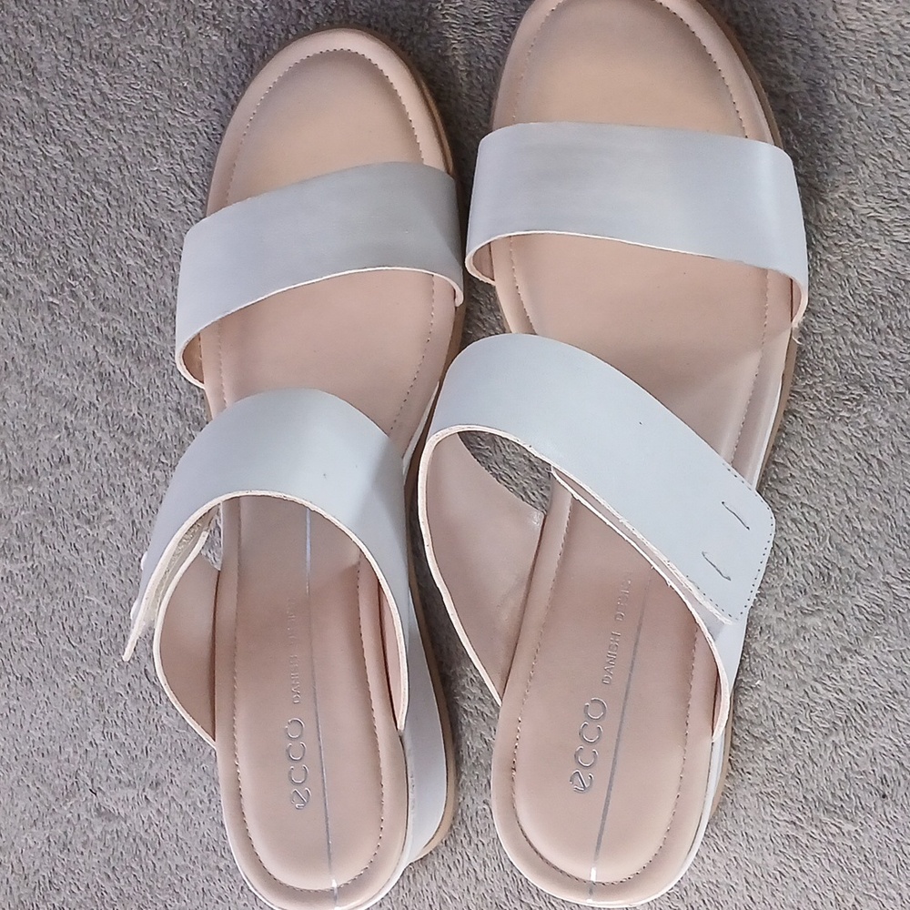 Echo wedges brand new beautiful shoe